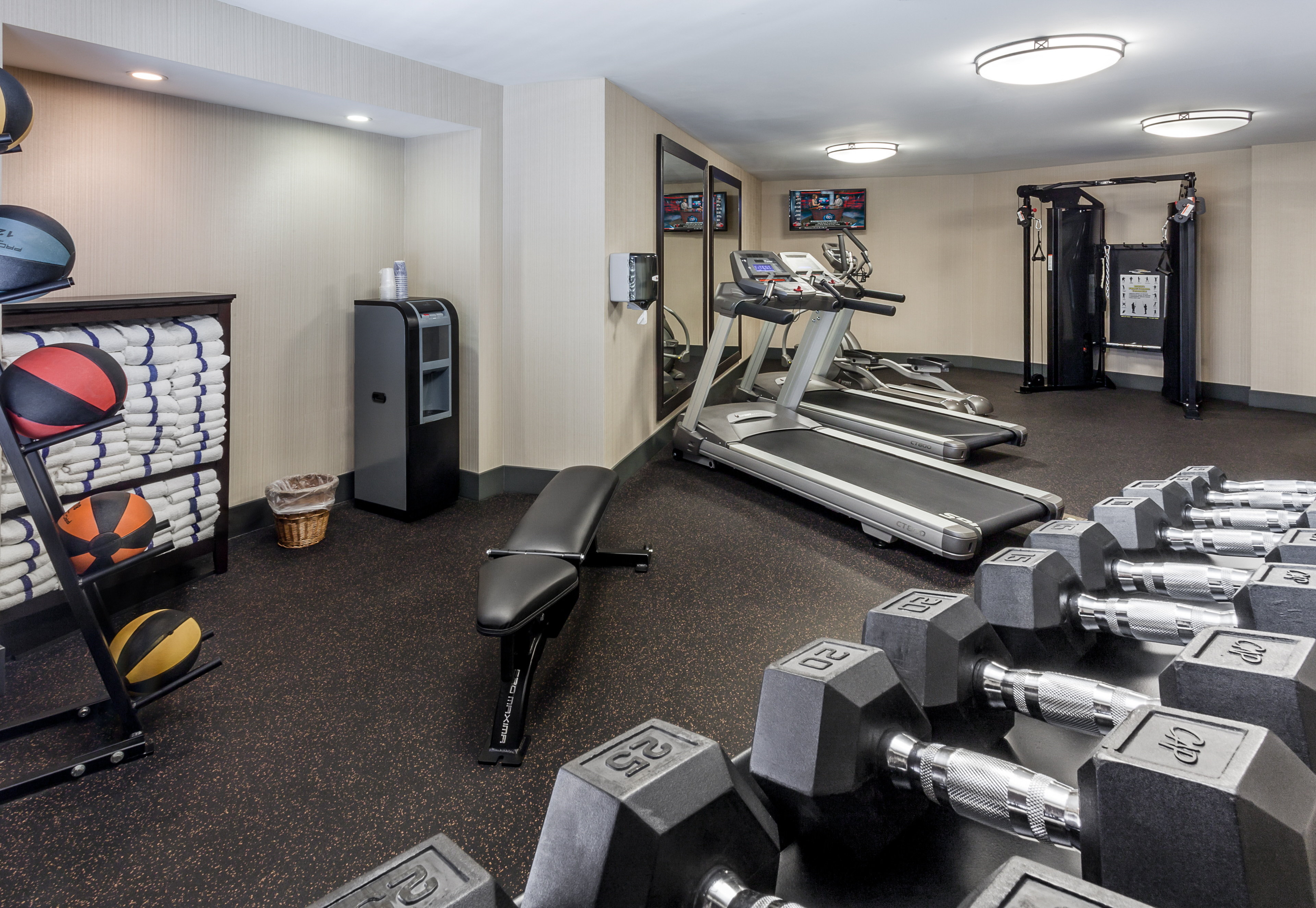 Holiday Inn Express Hotel Suites Carpinteria 36/77