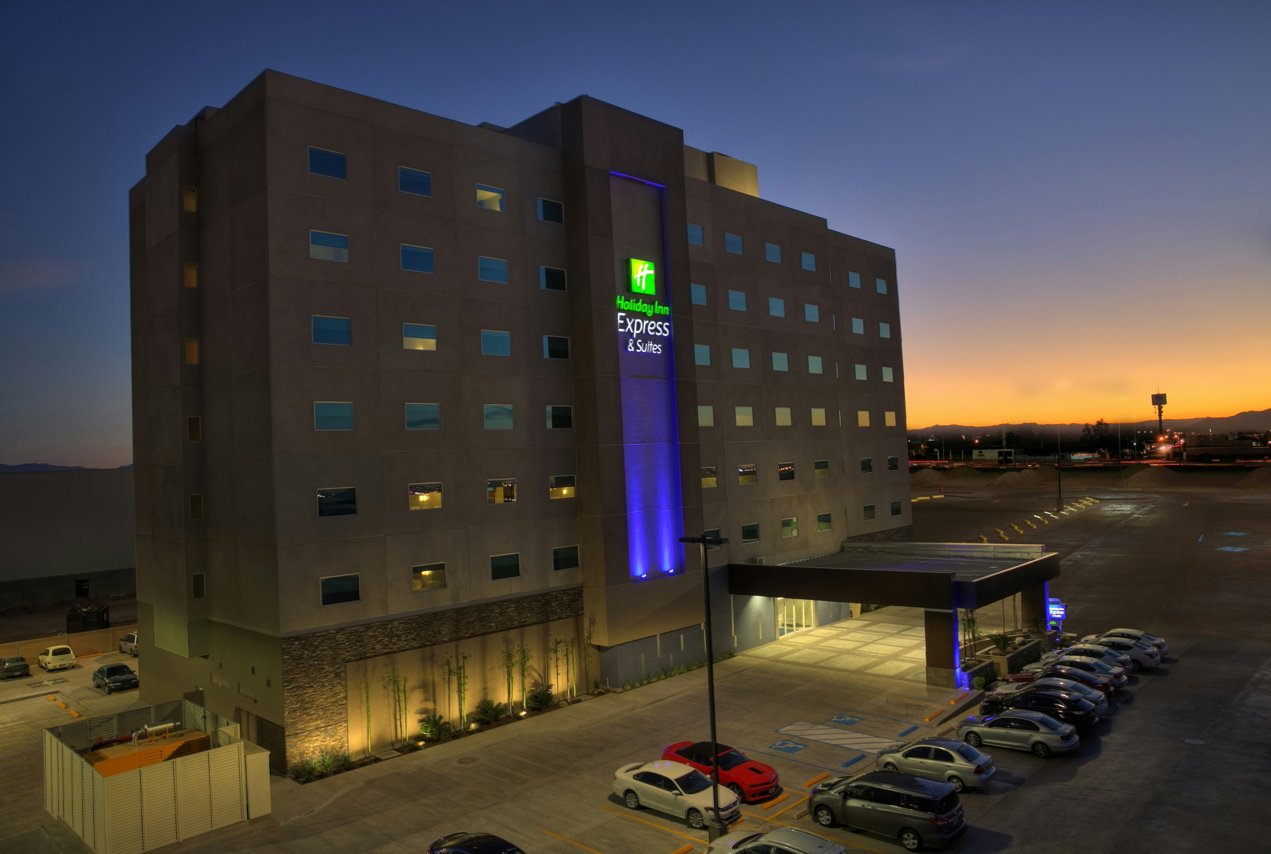 Holiday Inn Express & Suites Mexicali 3/66