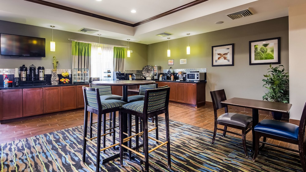 Best Western Plus Denver City Hotel and Suites 28/33