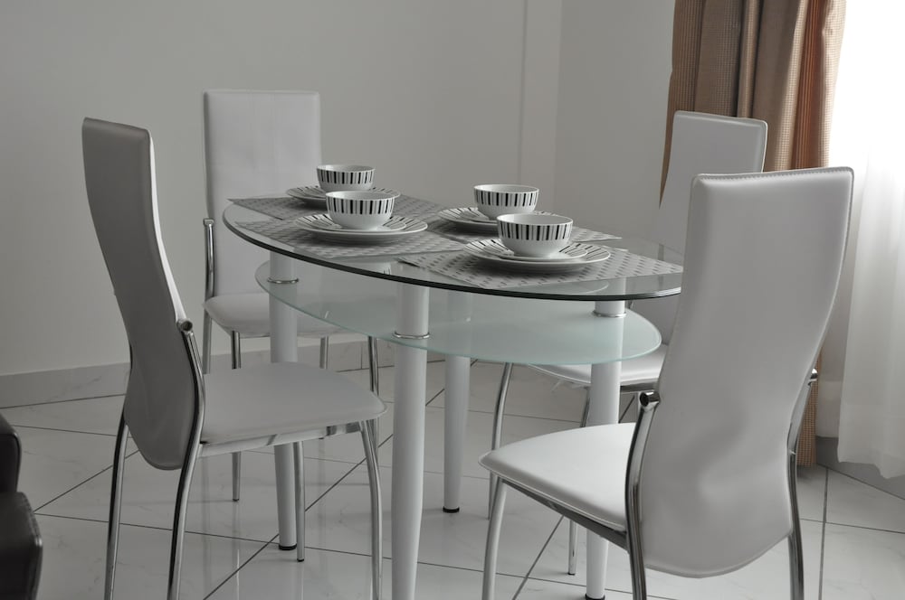 Le Suites Serviced Apartments 22/26