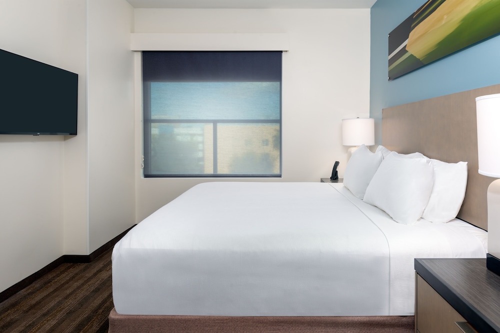 1 BEDROOM, SPECIALTY, SUITE
