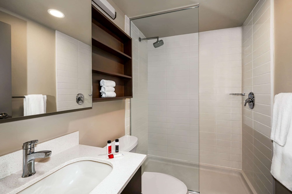 Microtel Inn and Suites by Wyndham Aurora 45/49