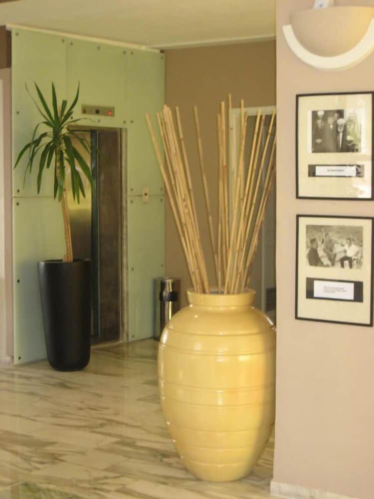 Crystal Suites 2/25