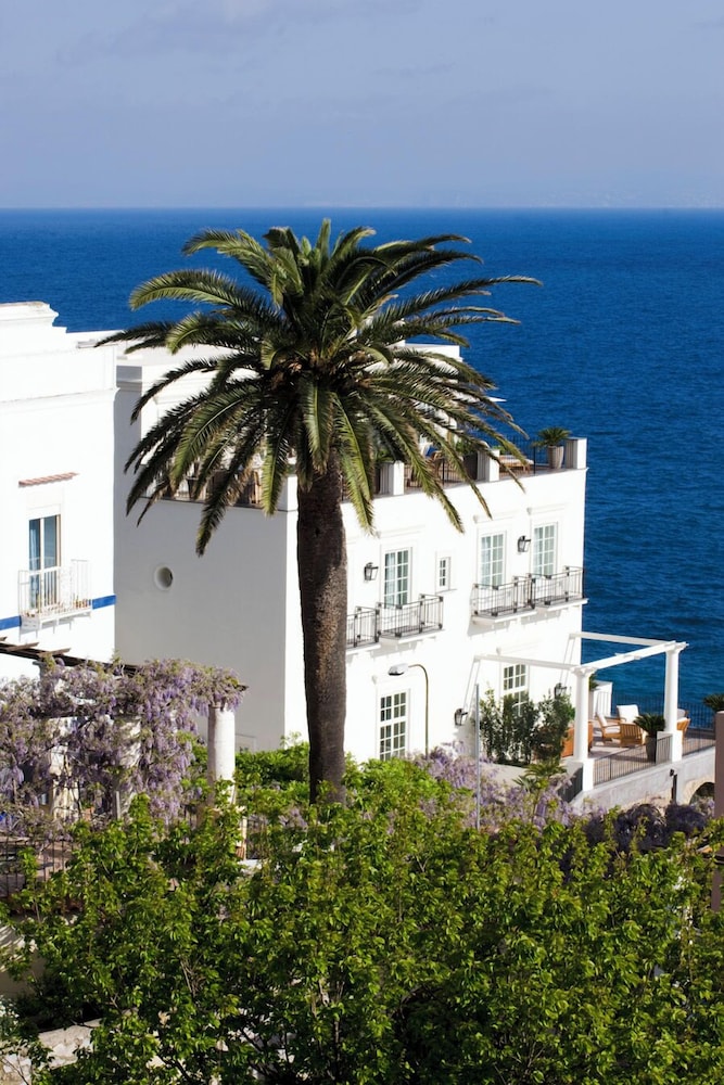 Jk Place Capri 37/50