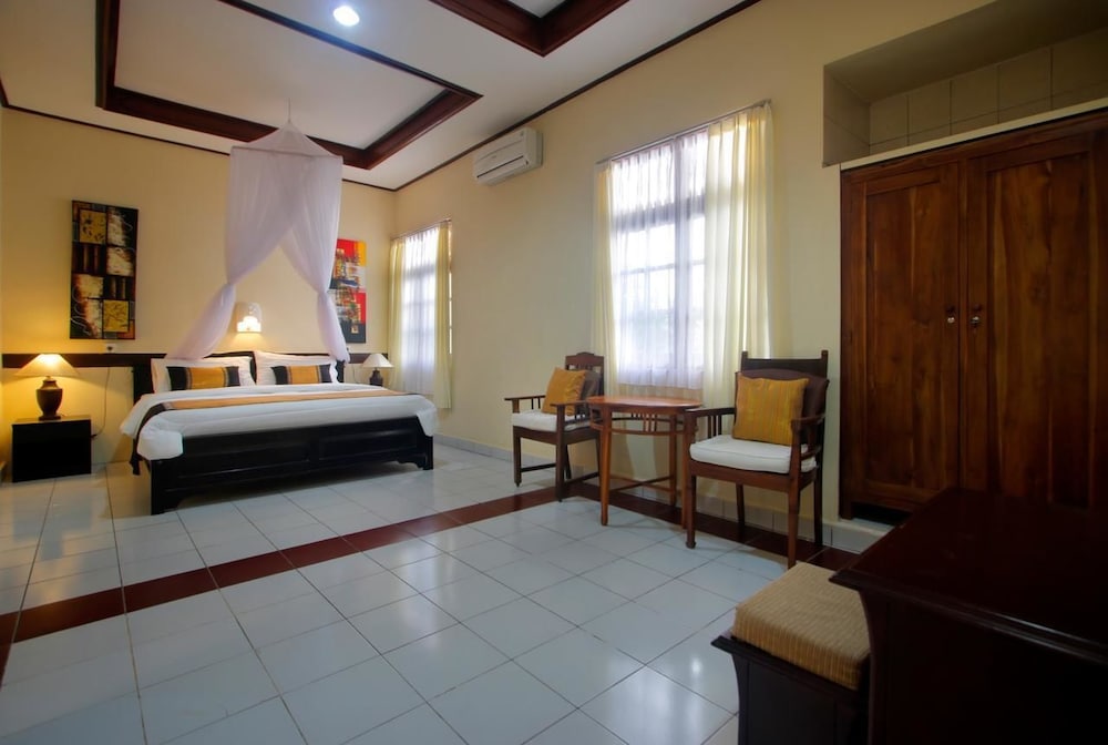 Hotel Jati And Home Stay 37/71