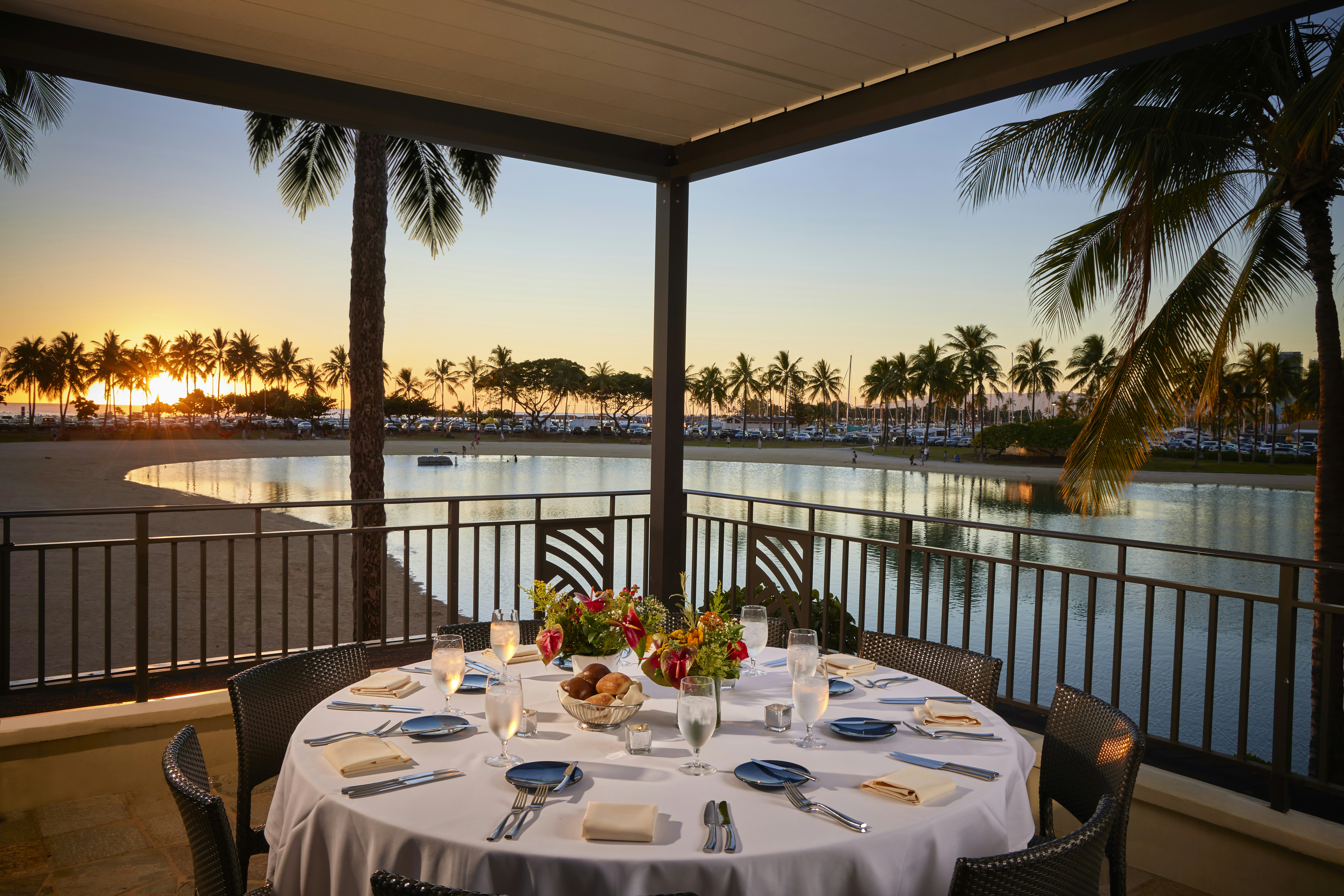 Hilton Hawaiian Village Waikiki Beach Resort 48/73