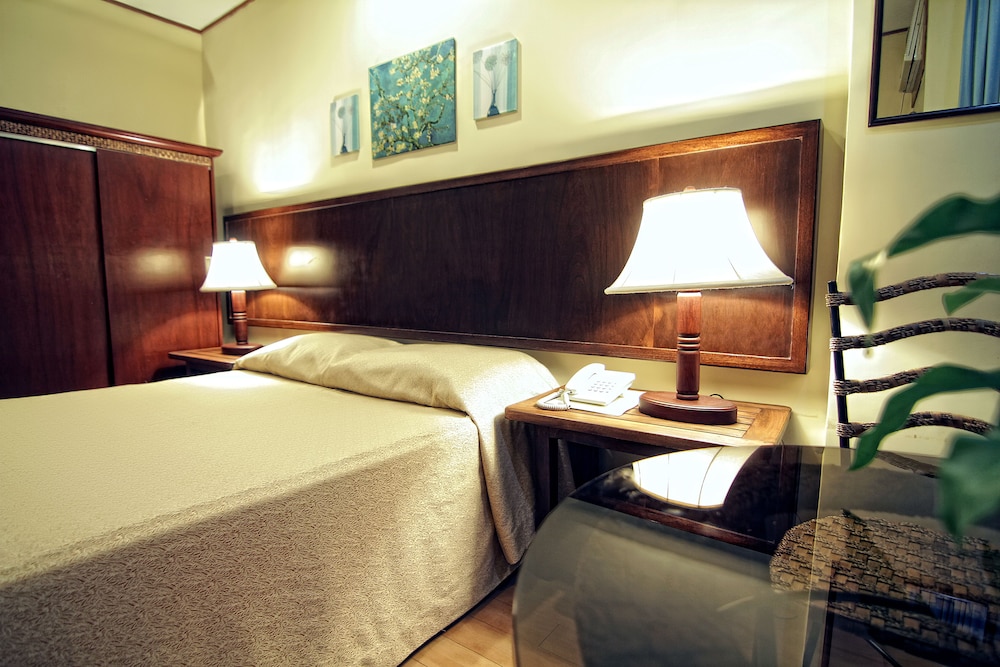 Subic Park Hotel 11/73