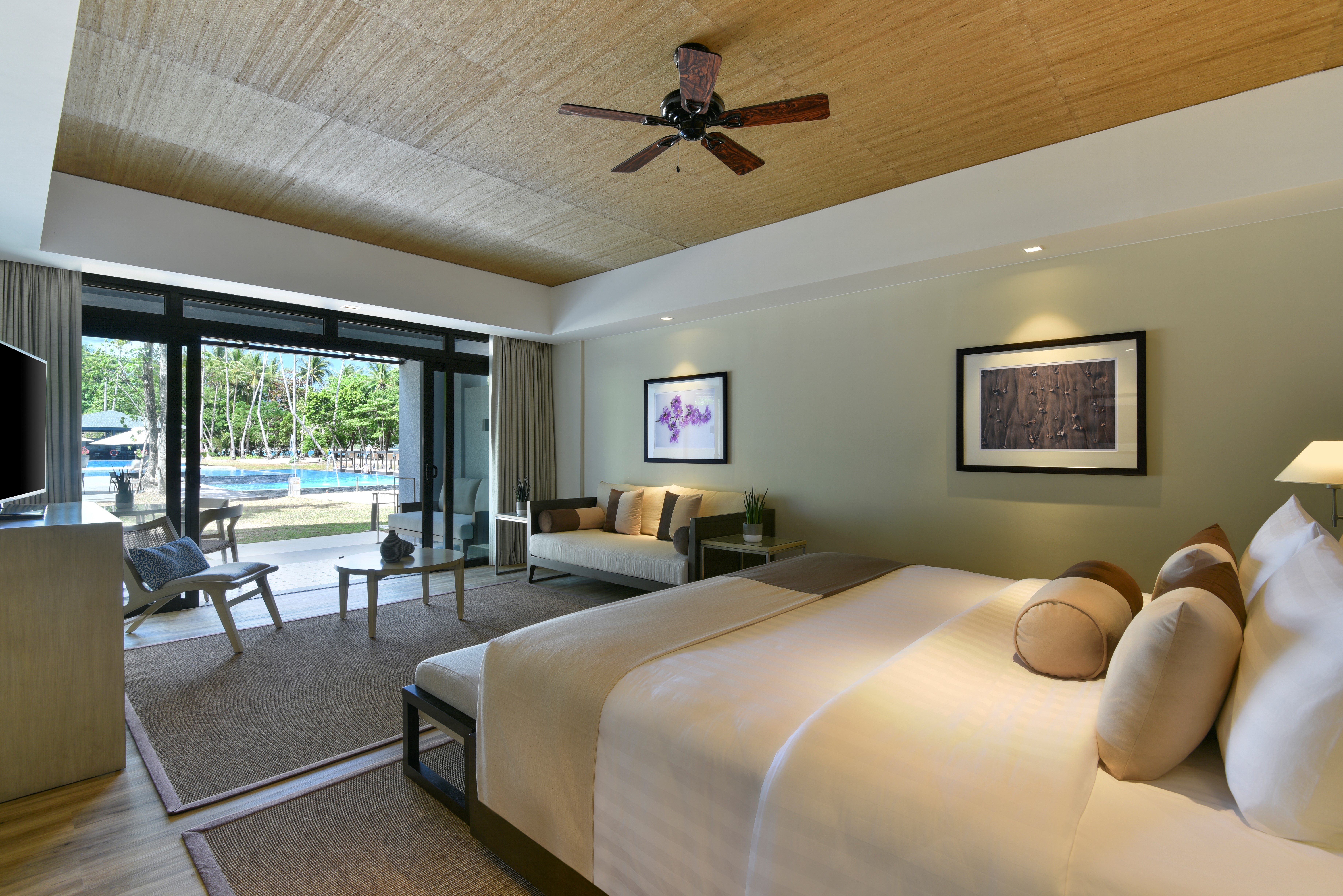 1 Bedroom, Suite, King Bed, Pool View