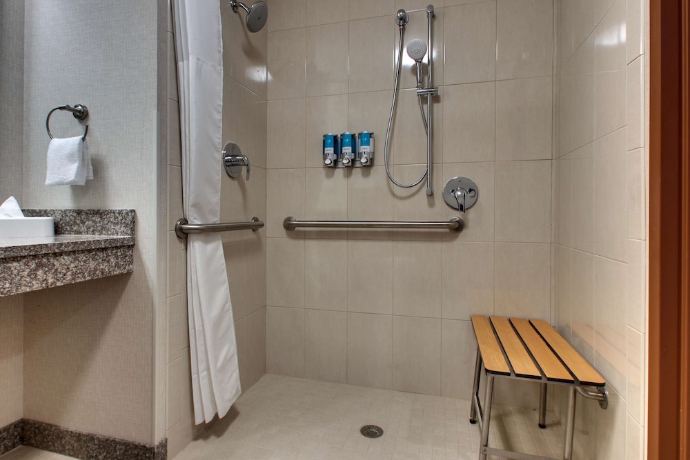 Drury Inn & Suites Iowa City Coralville 48/50