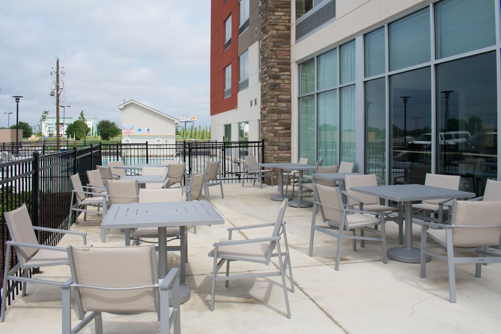 Holiday Inn Express & Suites West Memphis 42/53