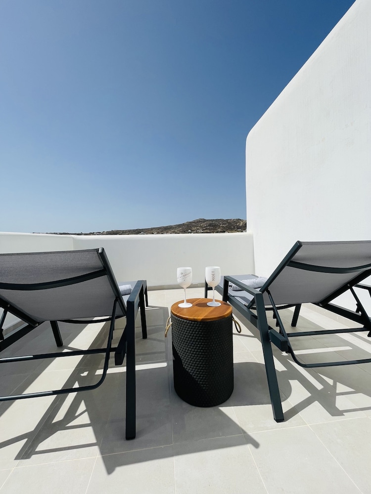 Sofos Suites 46/50
