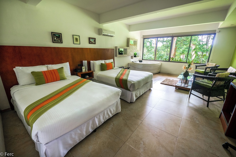 Deluxe, Suite, 2 Queen Beds, Golf Course View, Sofa, Bathtub