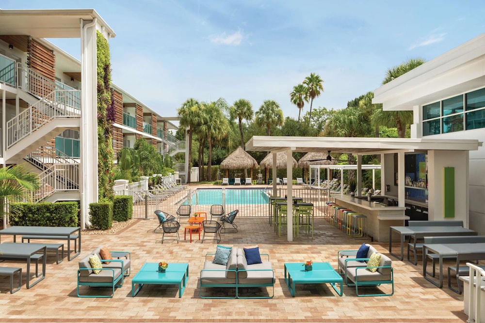 Hotel Alba Tampa Tapestry Collection By Hilton 3/64