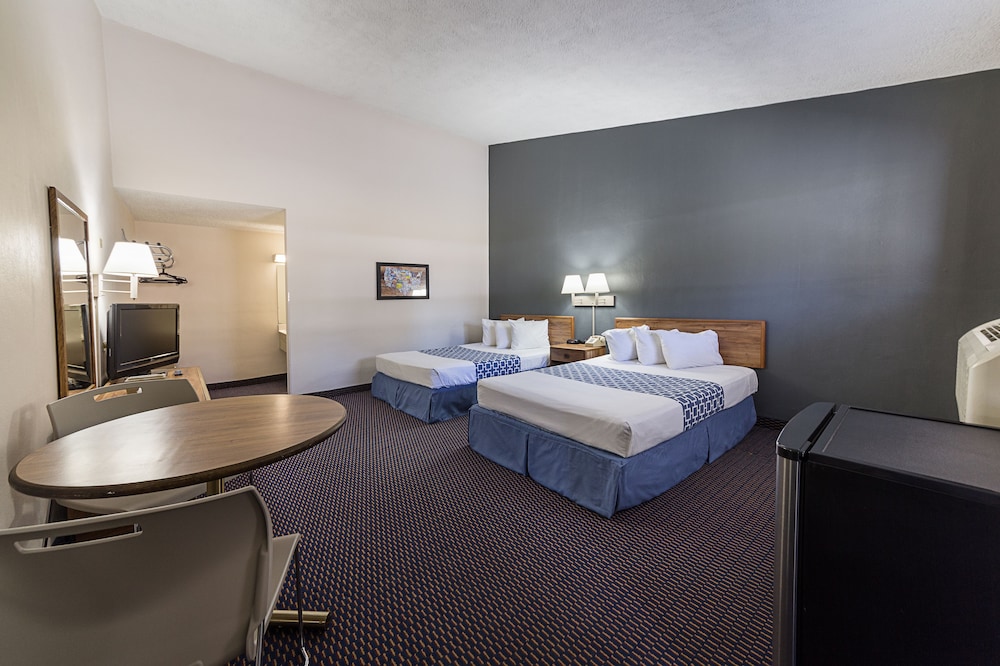Parkview Inn and Conference Center (ex Econo Lodge) 9/50