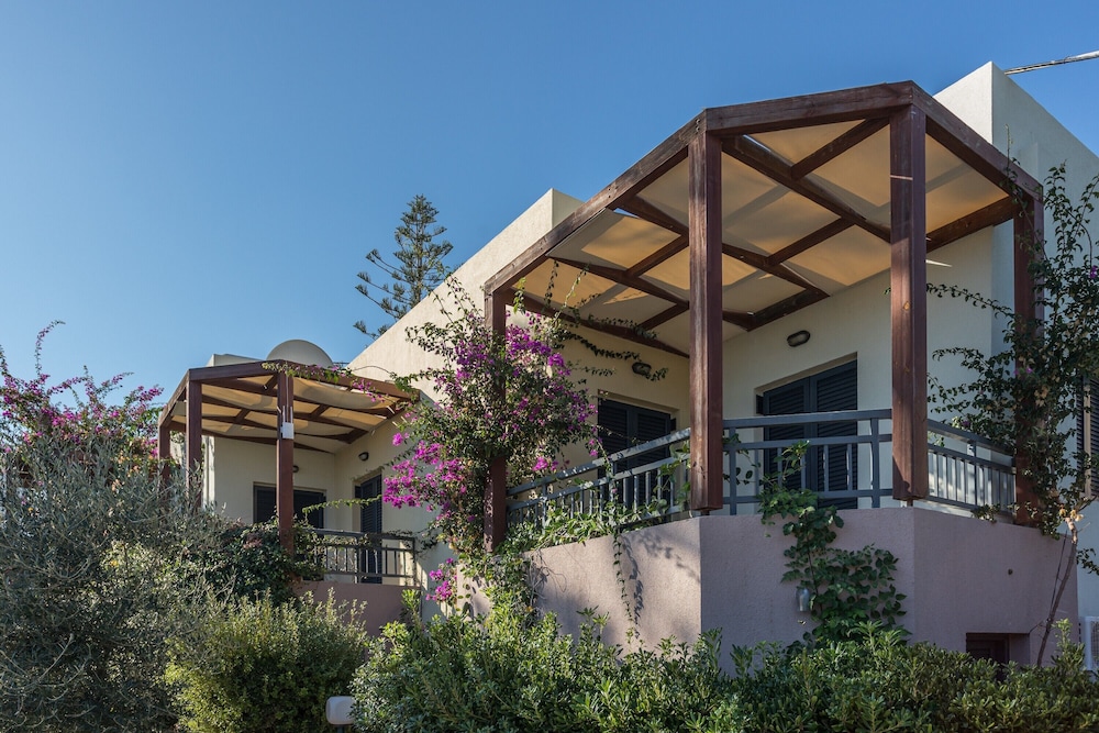 Your Memories Hotel Apartments in HERSONISSOS