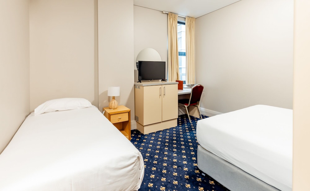 HOTEL CORONATION 15/50