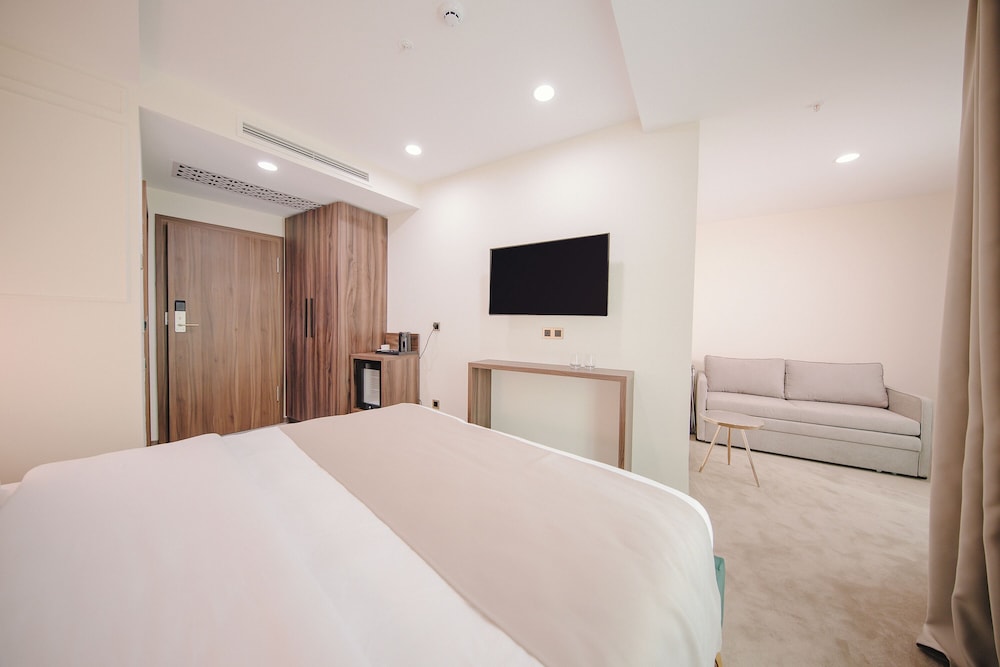 Orden Hotel 8/20