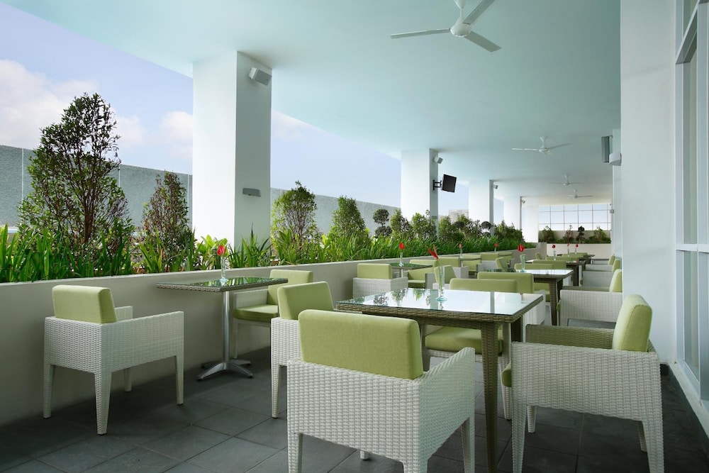 Hotel Santika Cikarang 33/49