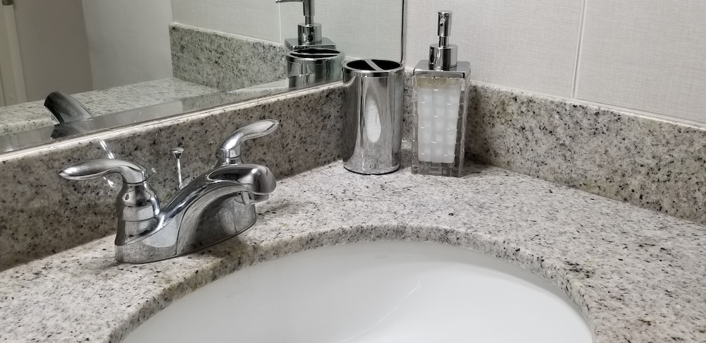 New Kingston Guest Apt At Kingsway 18/18