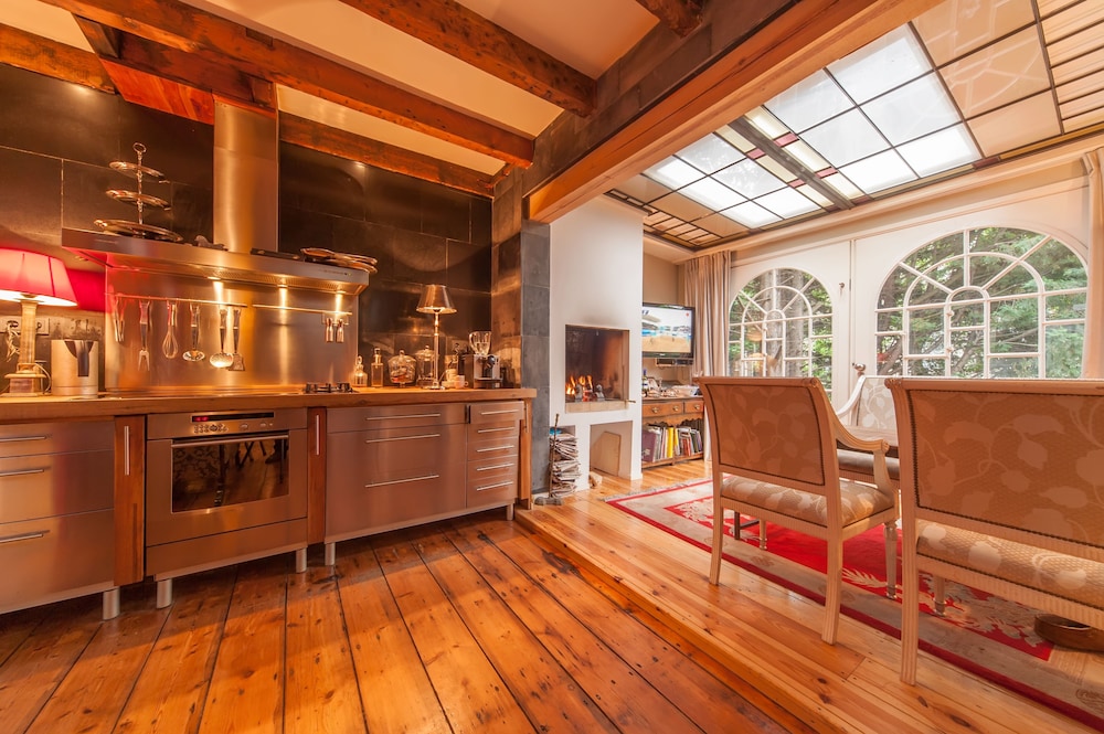 Breitner House 6/37