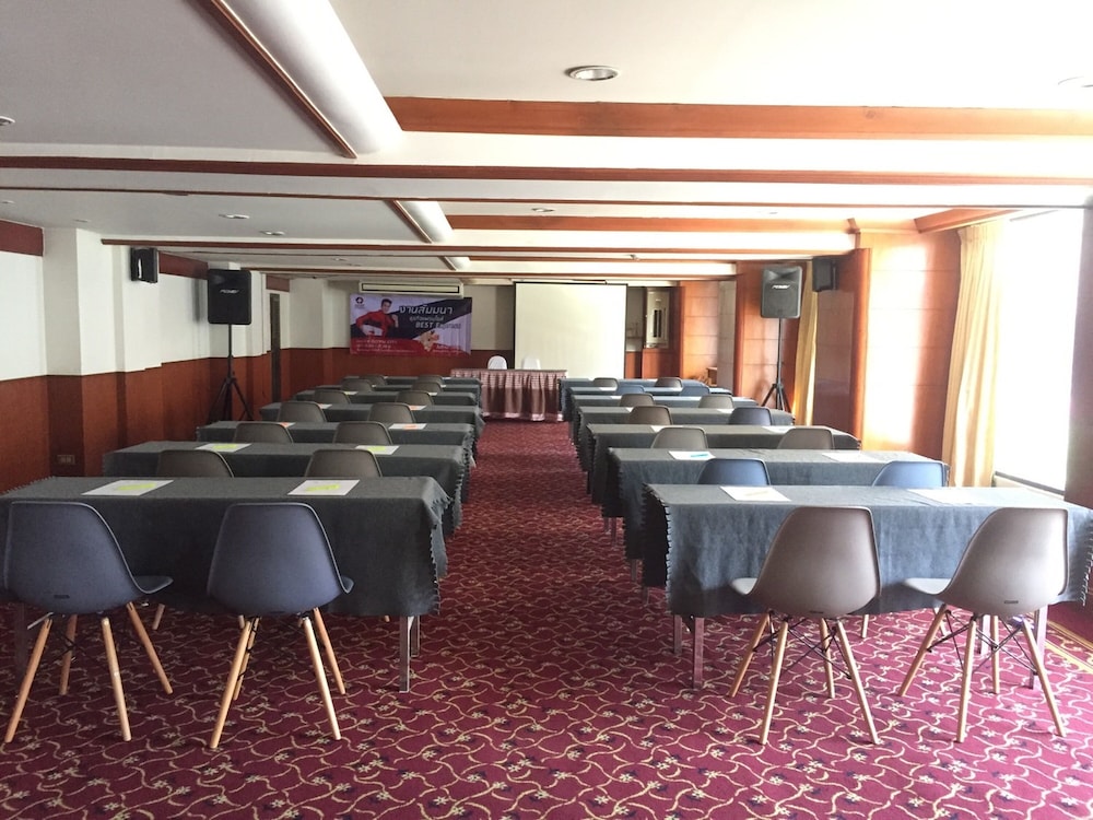 Sunday Ayothaya Hotel 55/68