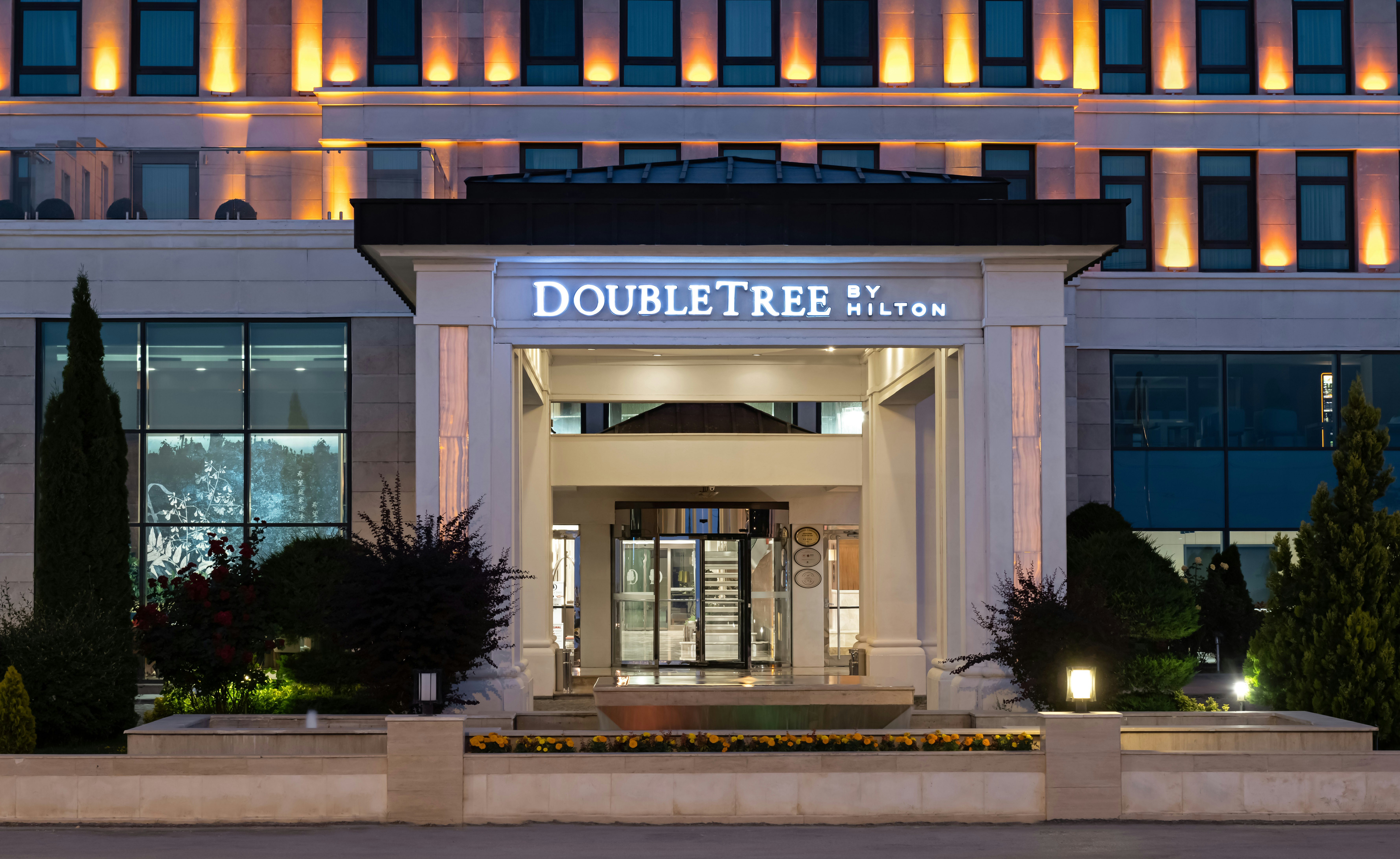 Doubletree By Hilton Hotel Van 4/87