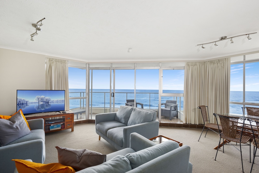 FORESHORE BEACHFRONT APARTMENTS 40/66