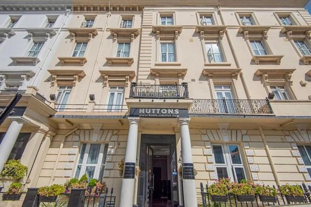 Huttons Hotel, Victoria London 1/63