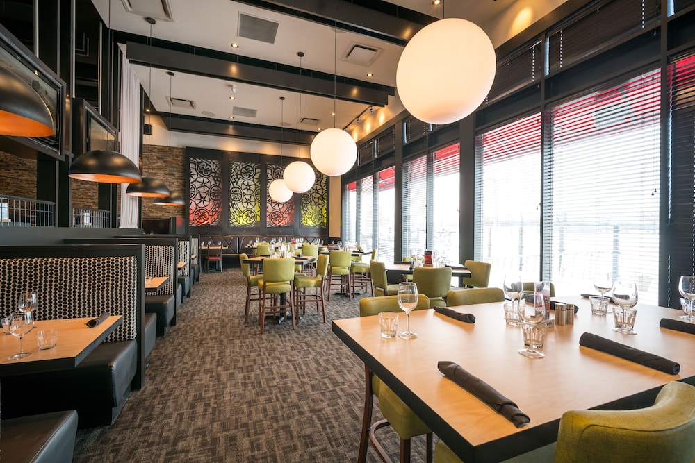 Acclaim Hotel By Clique 46/62