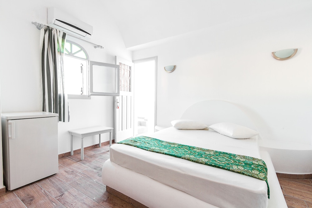 Villa Iliovasilema Santorini 8/50