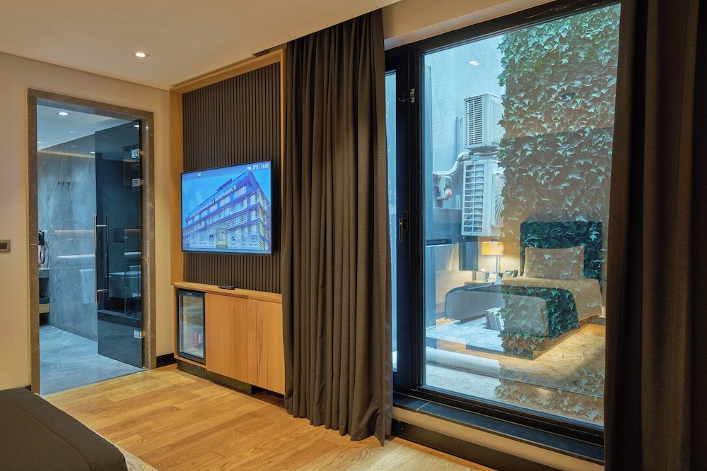 METROPOLITAN HOTELS BOSPHORUS 36/75