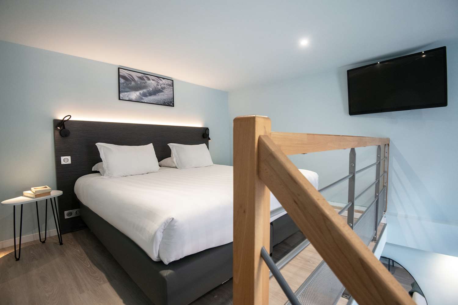 Executive, King Bed, 2 Sofa