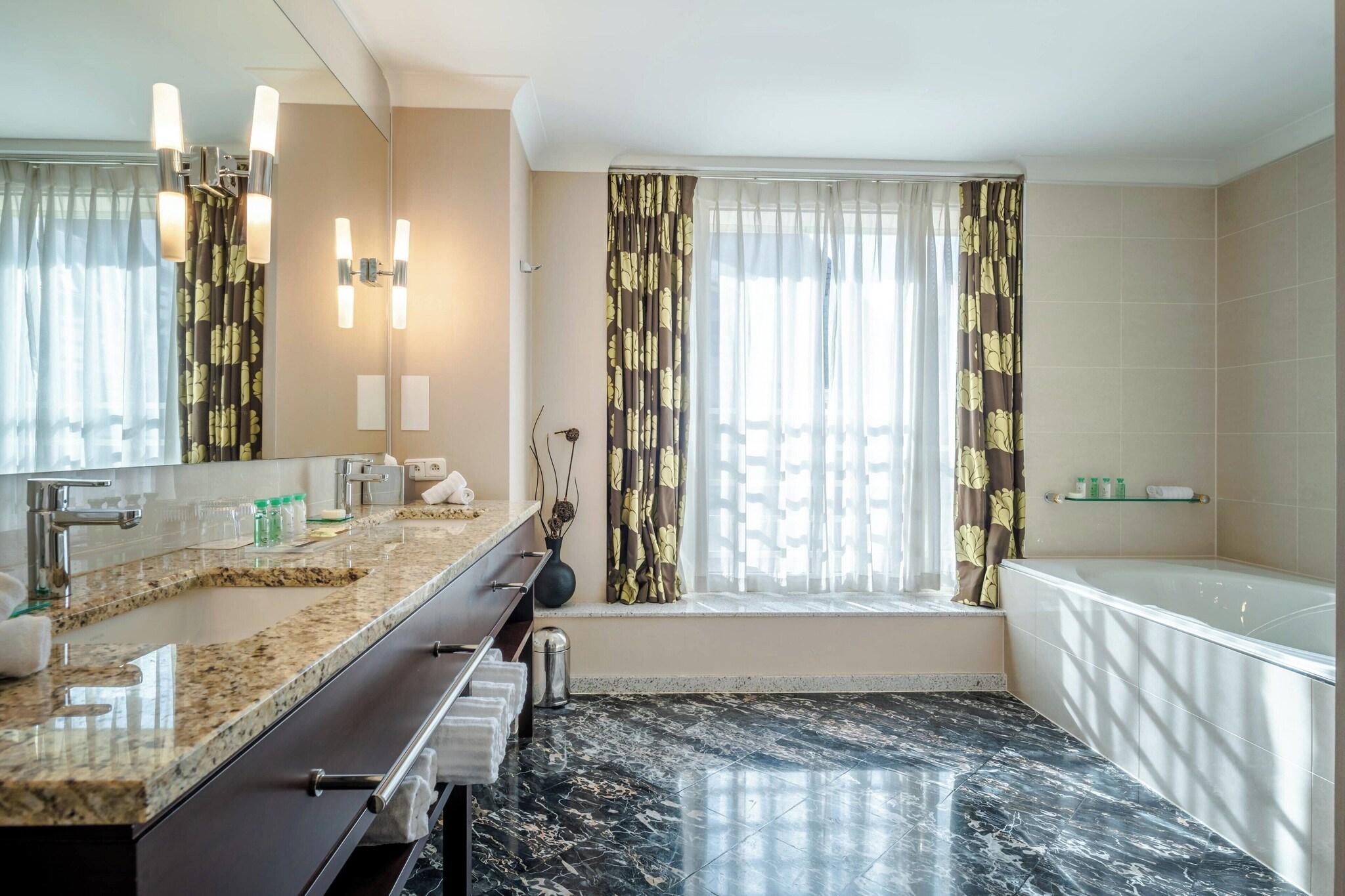 Presidential, Suite, Renaissance Brussels Hotel 5/6
