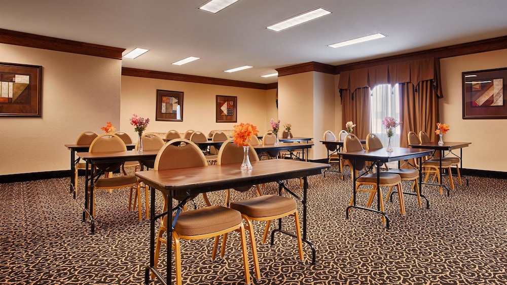 Best Western South Plains Inn & Suites 27/31