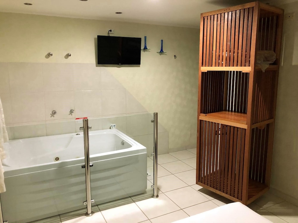 David Plaza Hotel 4/56