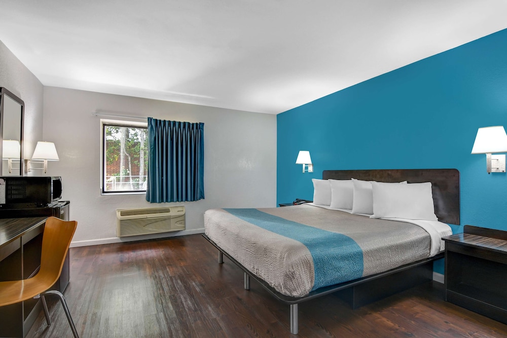 STANDARD, KING BED, ACCESSIBLE