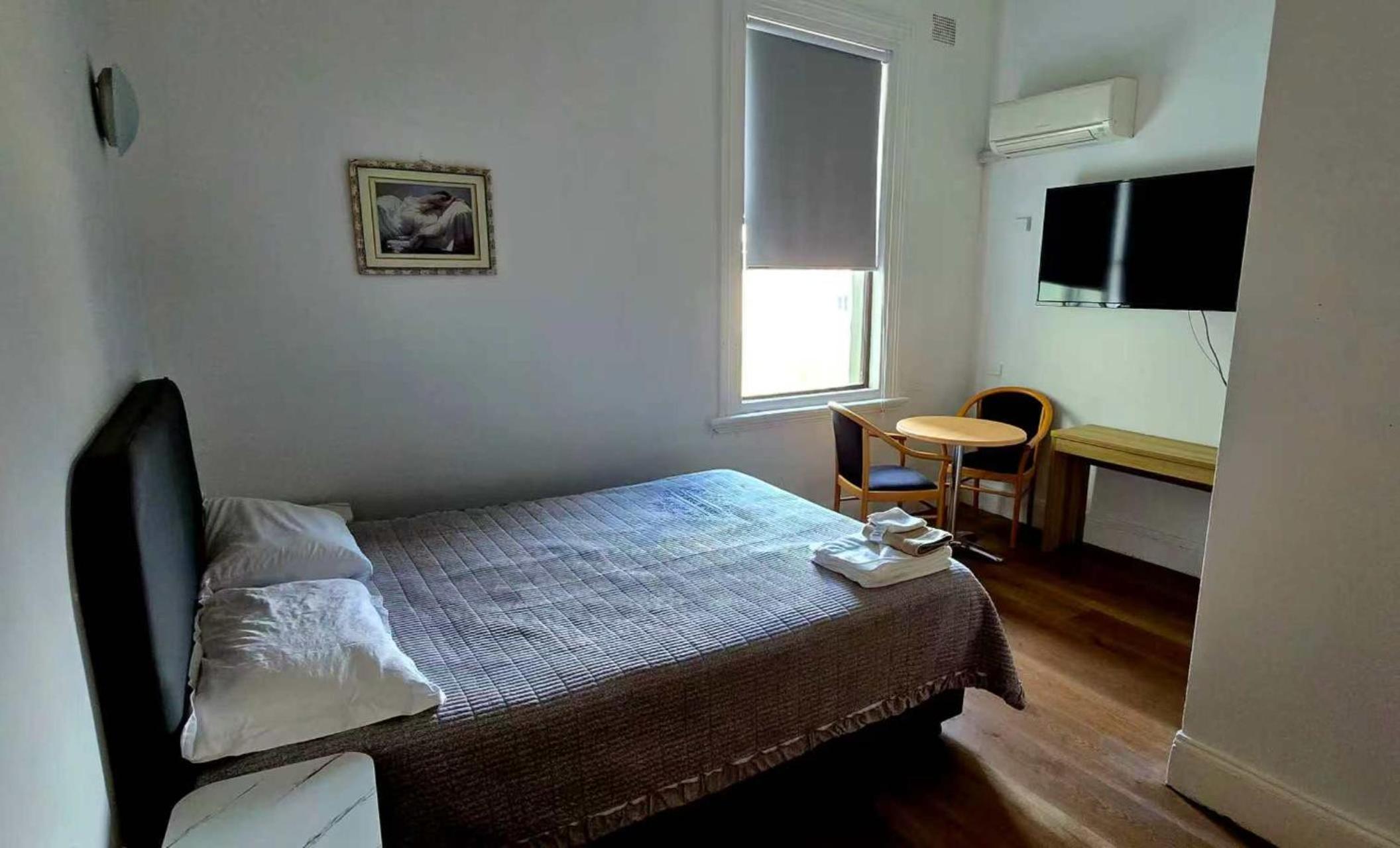 غرفة ديلوكس بسرير كوين بحمام خاص، Alpine Heritage Motel 1/10