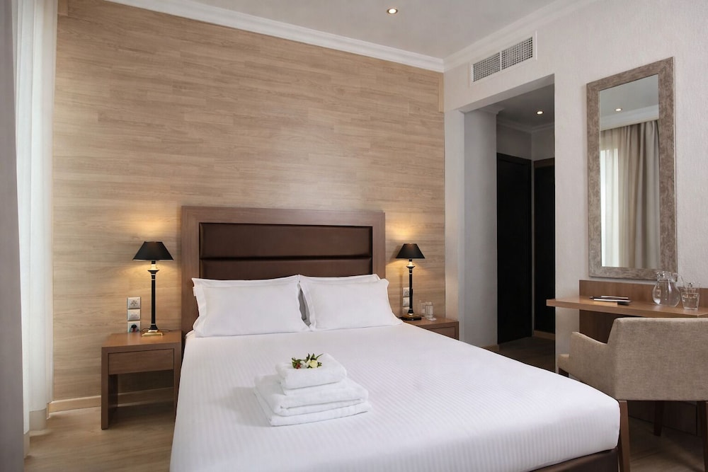 CLASSIC, QUEEN BED, BALCONY