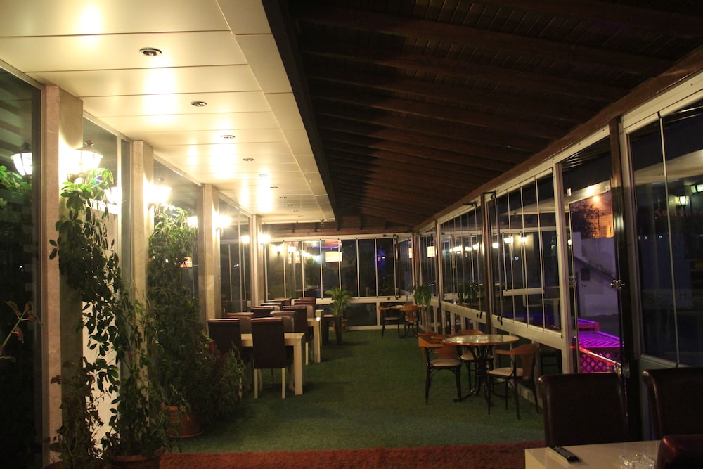 Grand Ezel Hotel 6/50
