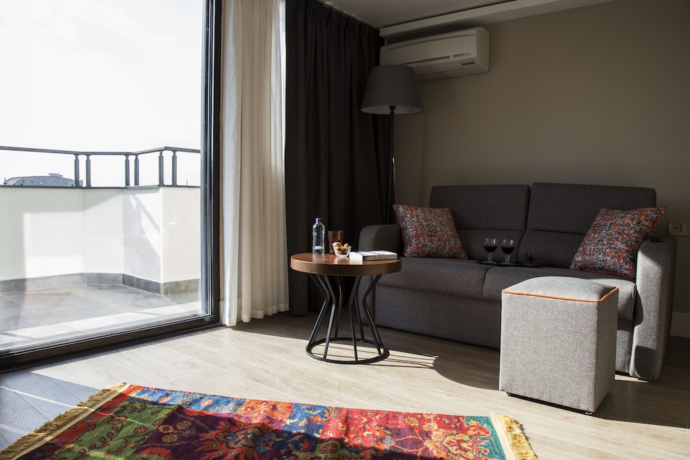 Sparkle Hotel 48/64