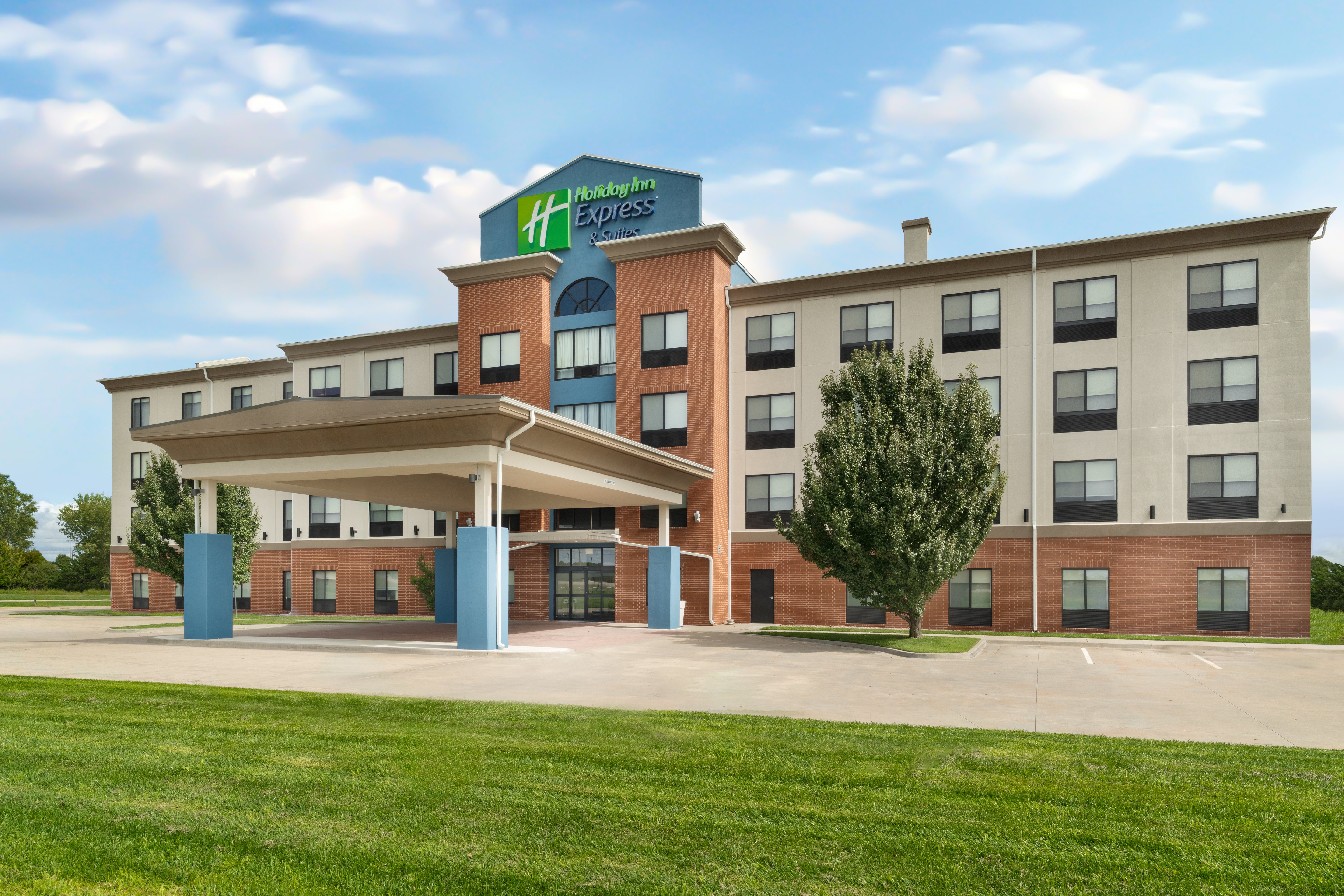 Holiday Inn Express Hotel And Suites Pratt 3/55