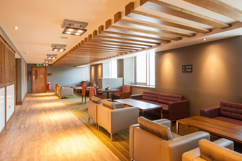 Premier Inn London Hendon (The Hyde) 23/36