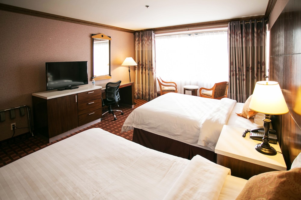 LA Crystal Hotel 22/69