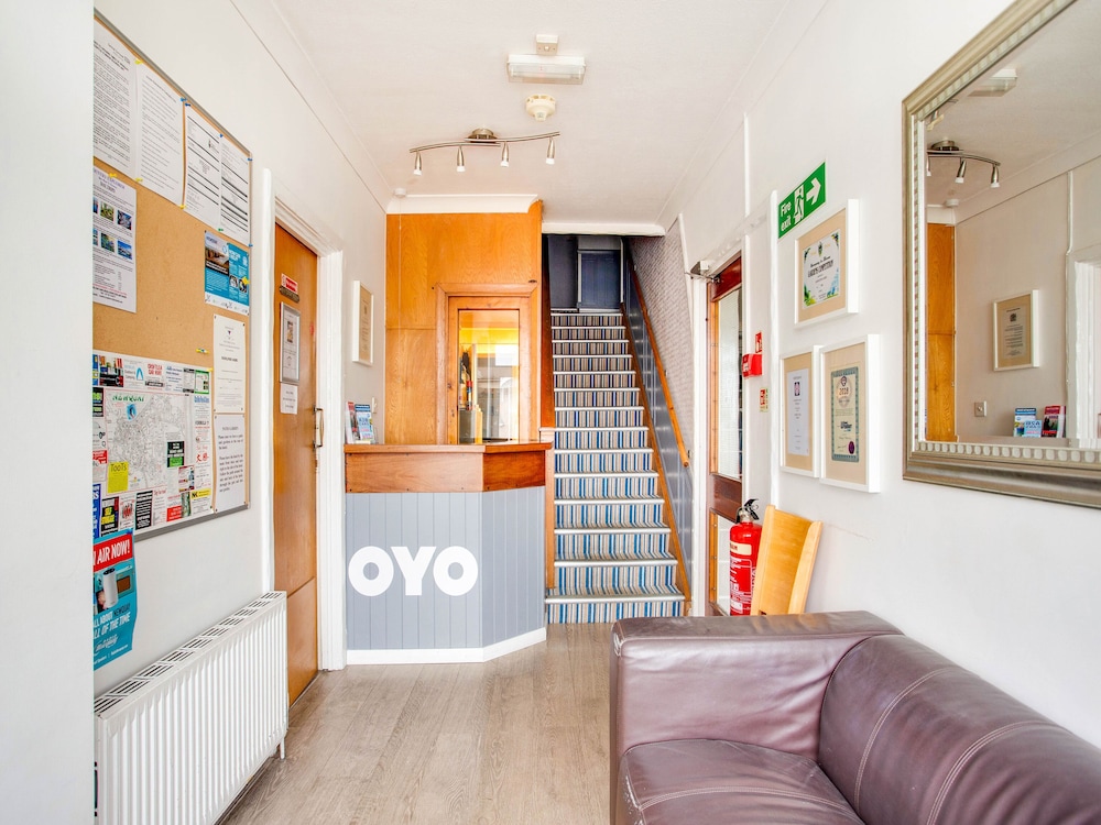 Oyo Godolphin Arms Hotel 54/67