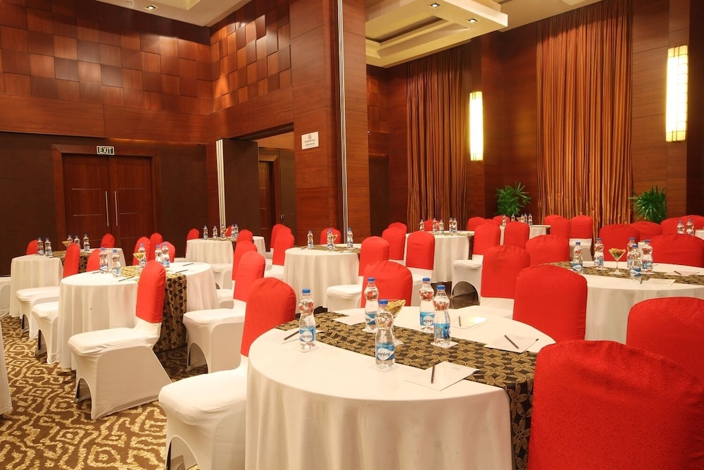 Fortune Select JP Cosmos, Bengaluru 65/70