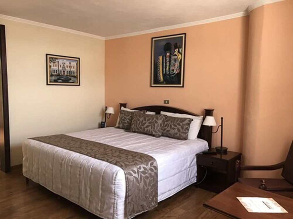 PENSION BONIFAZ 8/29