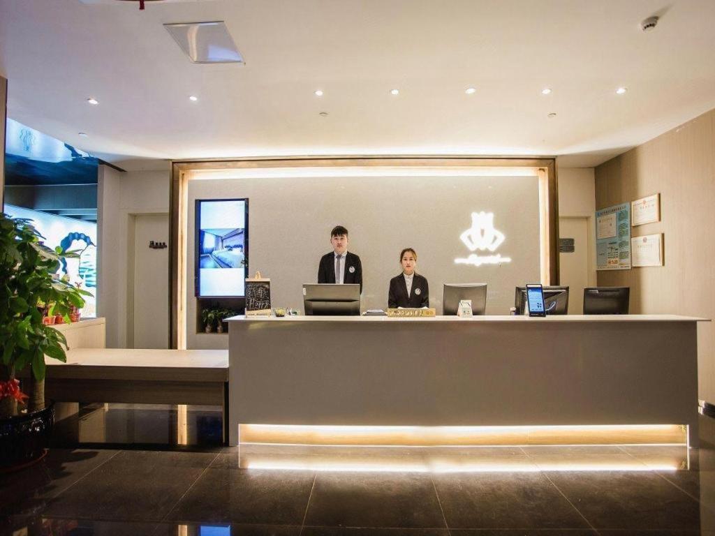 Magnolia Hotel (Yixing bus station store) 7/64