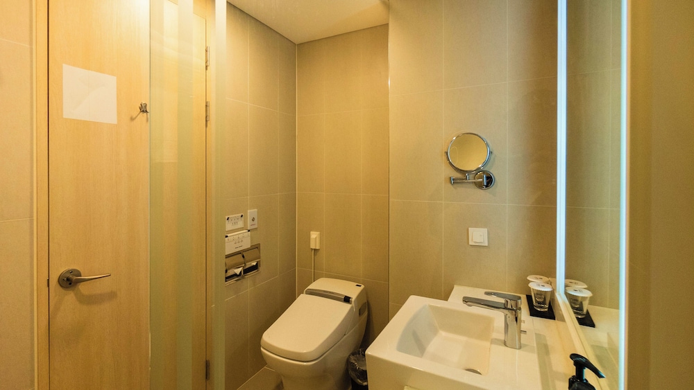 Incheon Airport Global Hotel and Suites 42/44