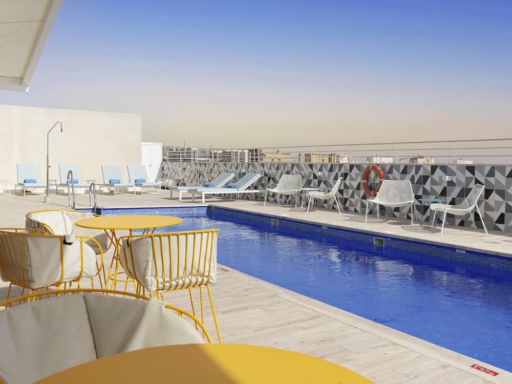 Novotel Sevilla 40/77