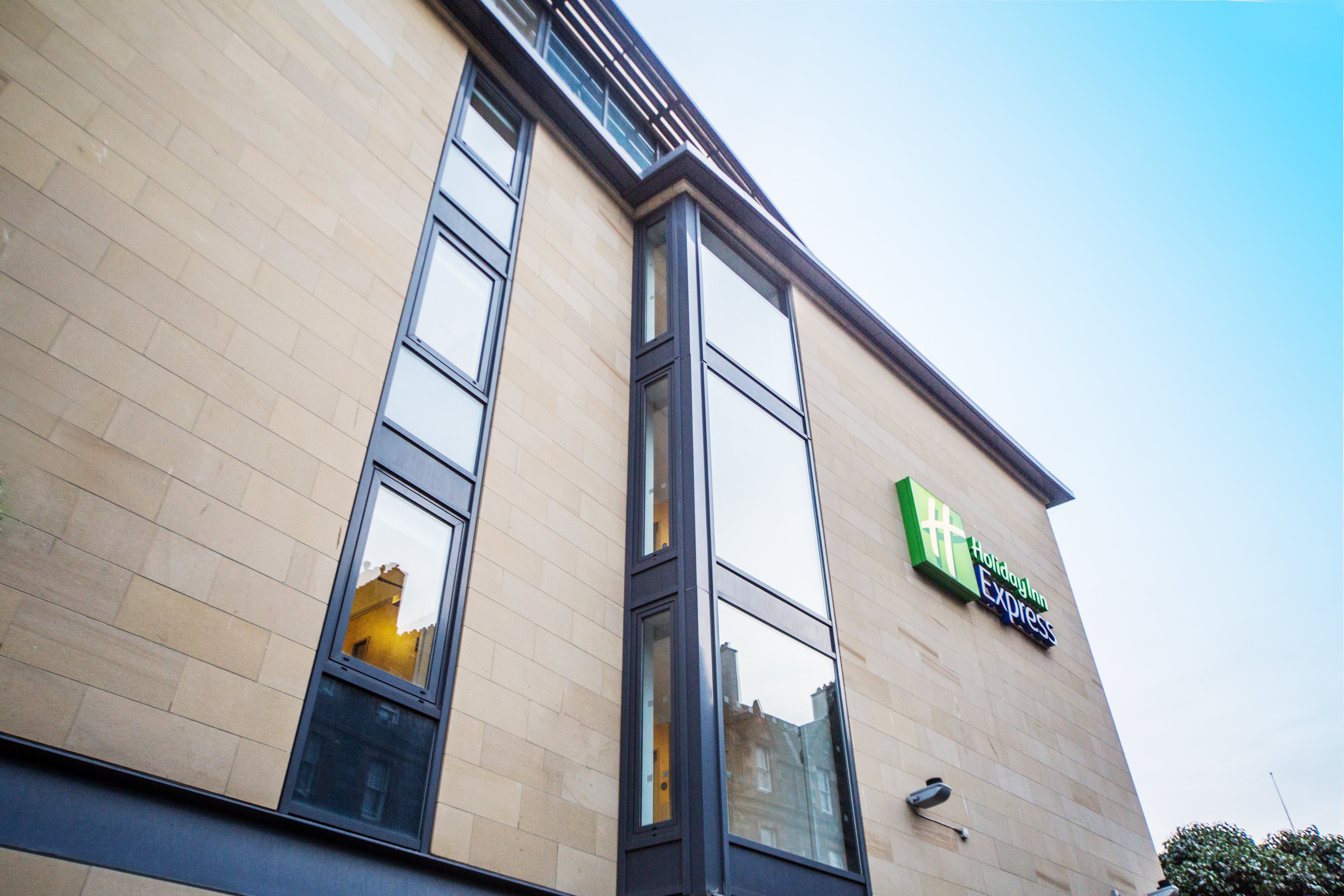 Holiday Inn Express Edinburgh Royal Mile 5/77